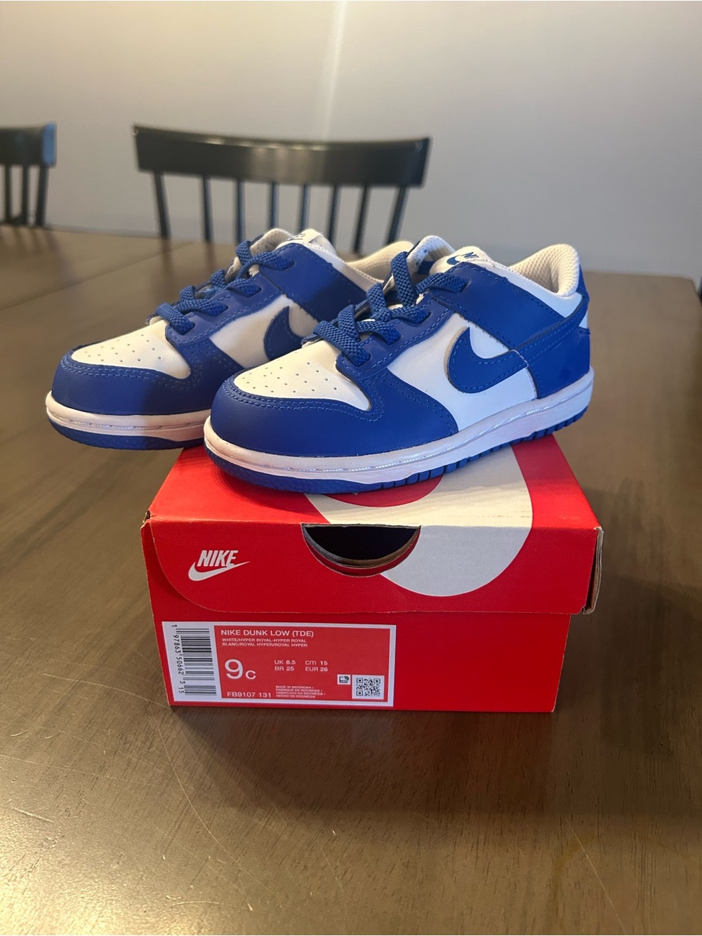 Nike Kids Low-Top Sneakers in White and Blue